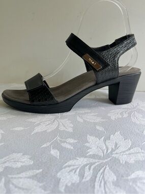 NAOT Black Leather Platform Comfort Sandals Size 39 (8.5)
